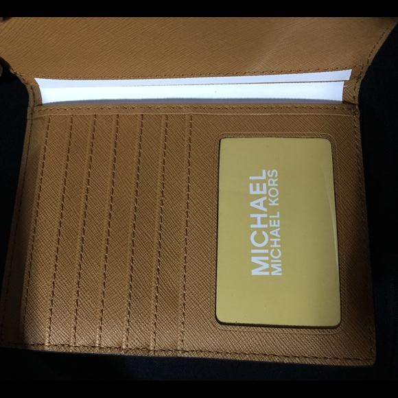 Michael Kors Wallet Passport Holder Case Travel - Picture 2 of 5